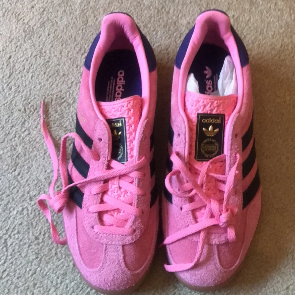 Adidas Womens BRAND NEW Gazelle sneakers in Bliss Pink. Size 6!